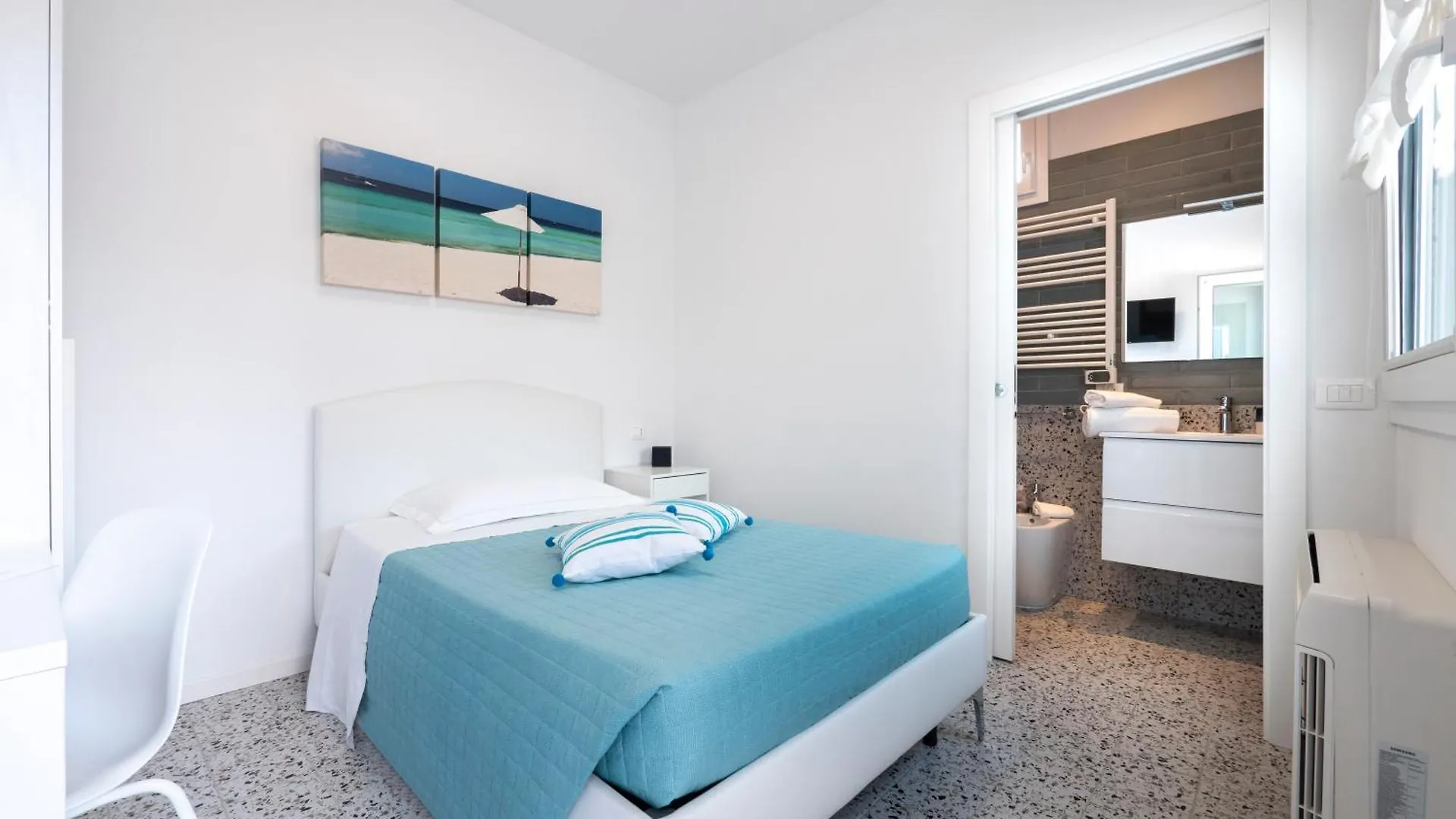 Zuara9Room Rimini