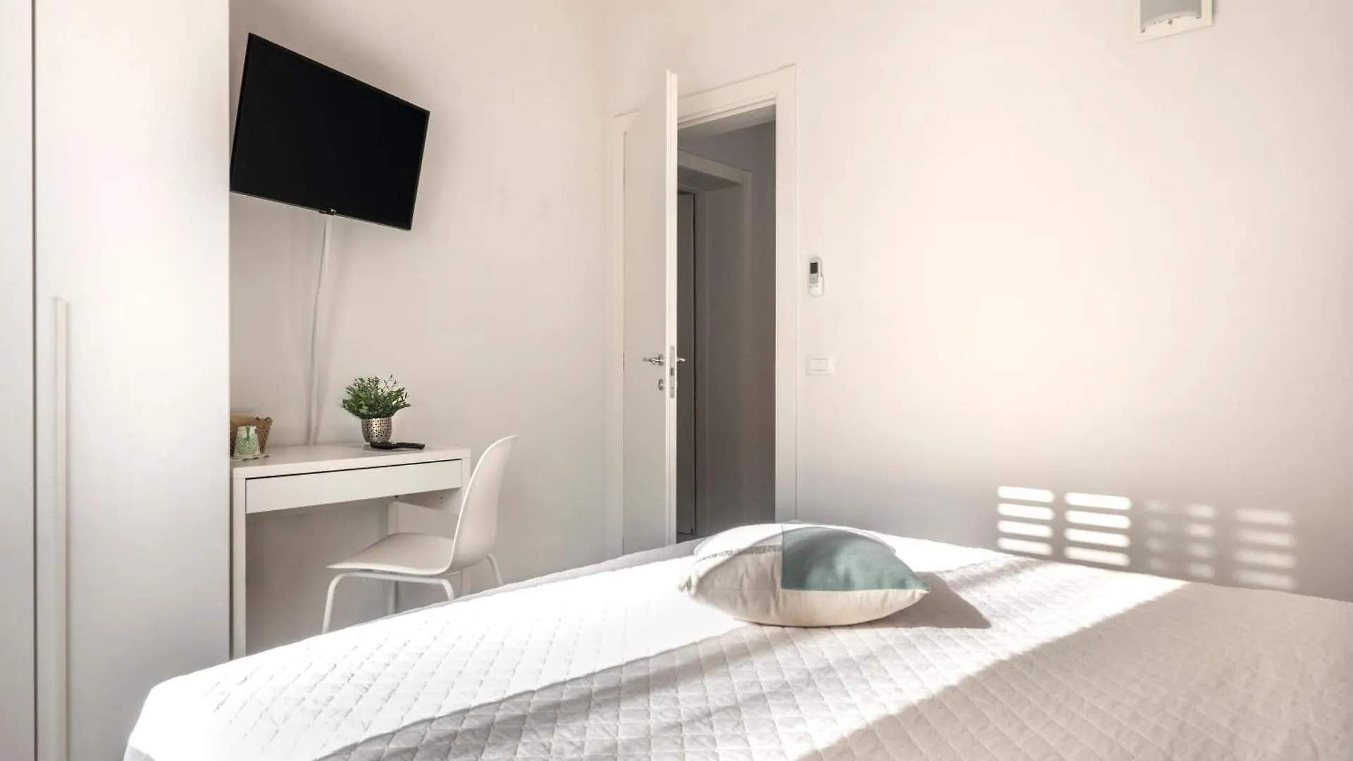 Zuara9Room Rimini