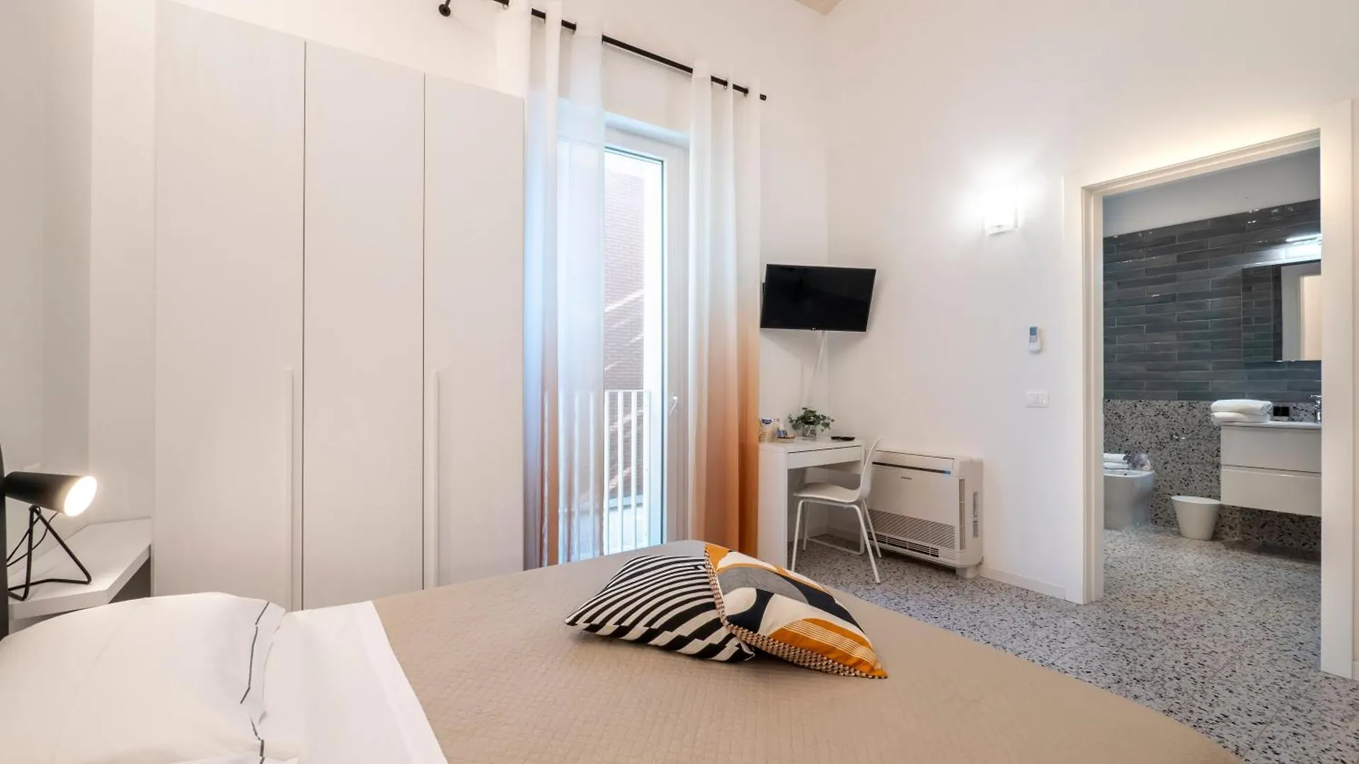 Zuara9Room Rimini 0*,