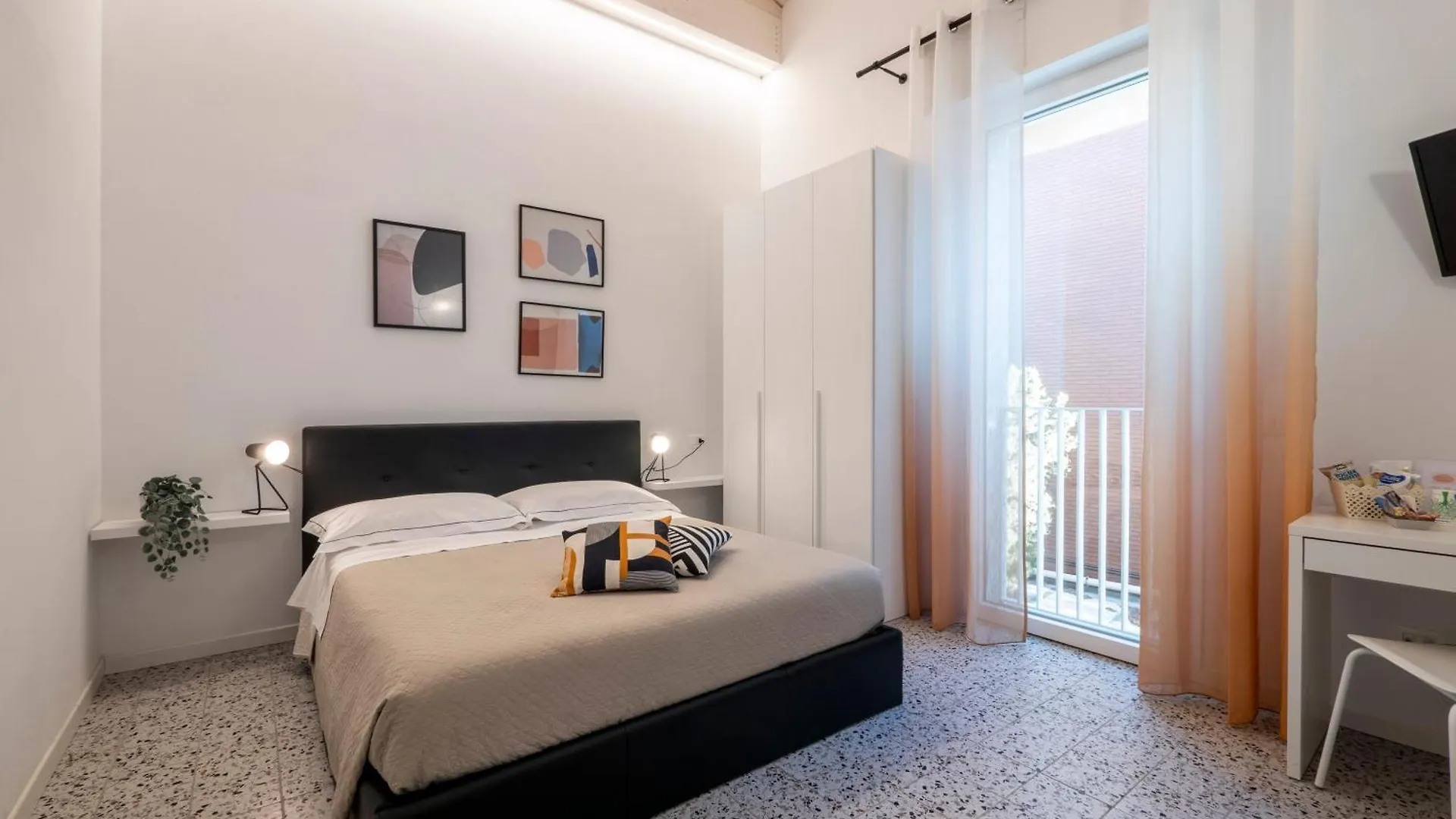 Zuara9Room Rimini Italien