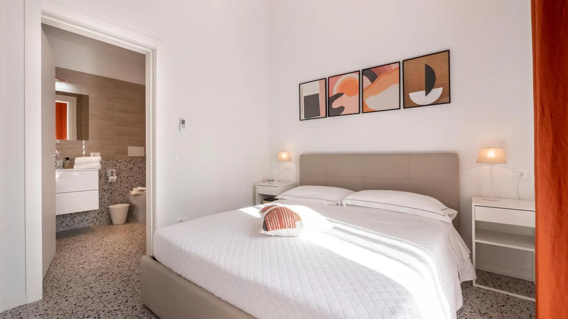 Zuara9Room Rimini Italien