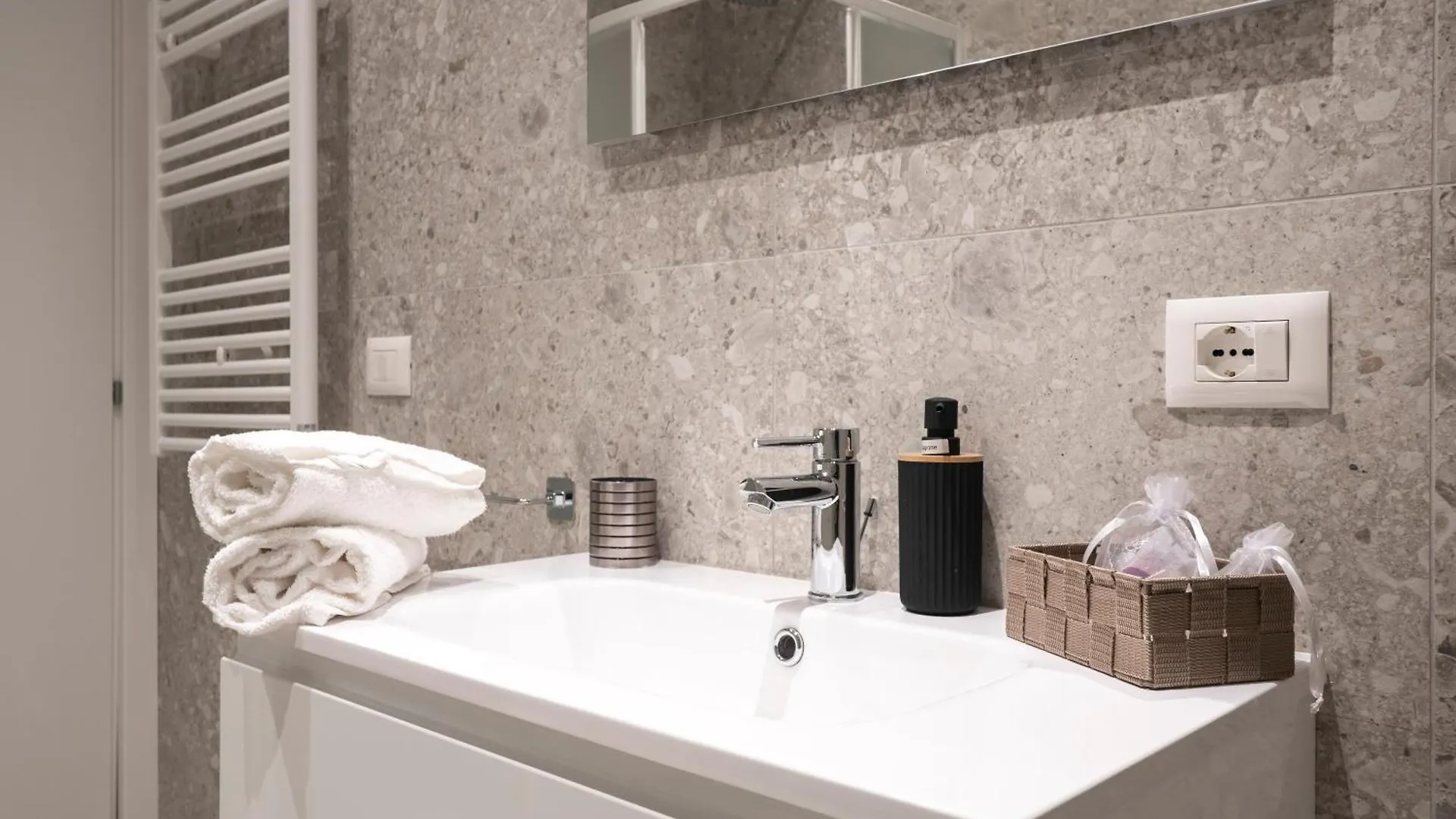 Zuara9Room Rimini Bed & Breakfast